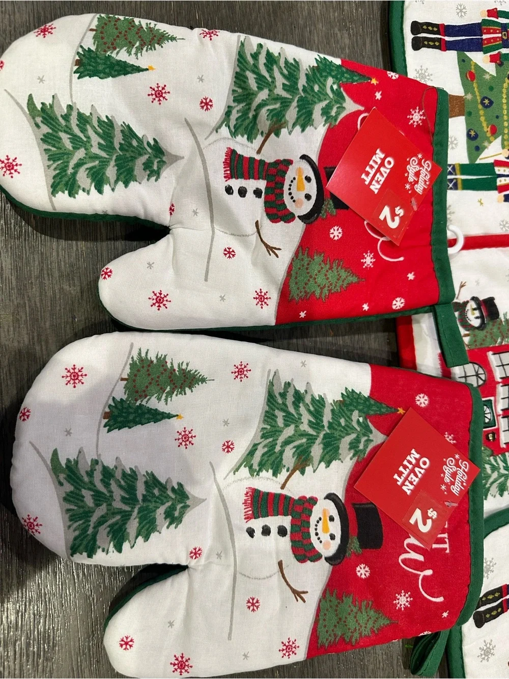 Holiday Kitchen Towel and Pot Holder Set 12 pcs. Christmas gift for friends?